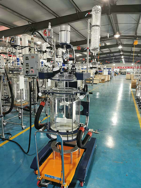 實(shí)驗(yàn)室用小試過(guò)濾玻璃反應(yīng)釜工作原理及特點(diǎn)