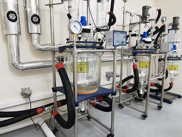 玻璃反應(yīng)釜使用過程中不能抽真空怎么辦？